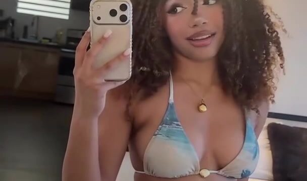 Kvrtez Aka Kat Nude Showing Off Her Hot Body